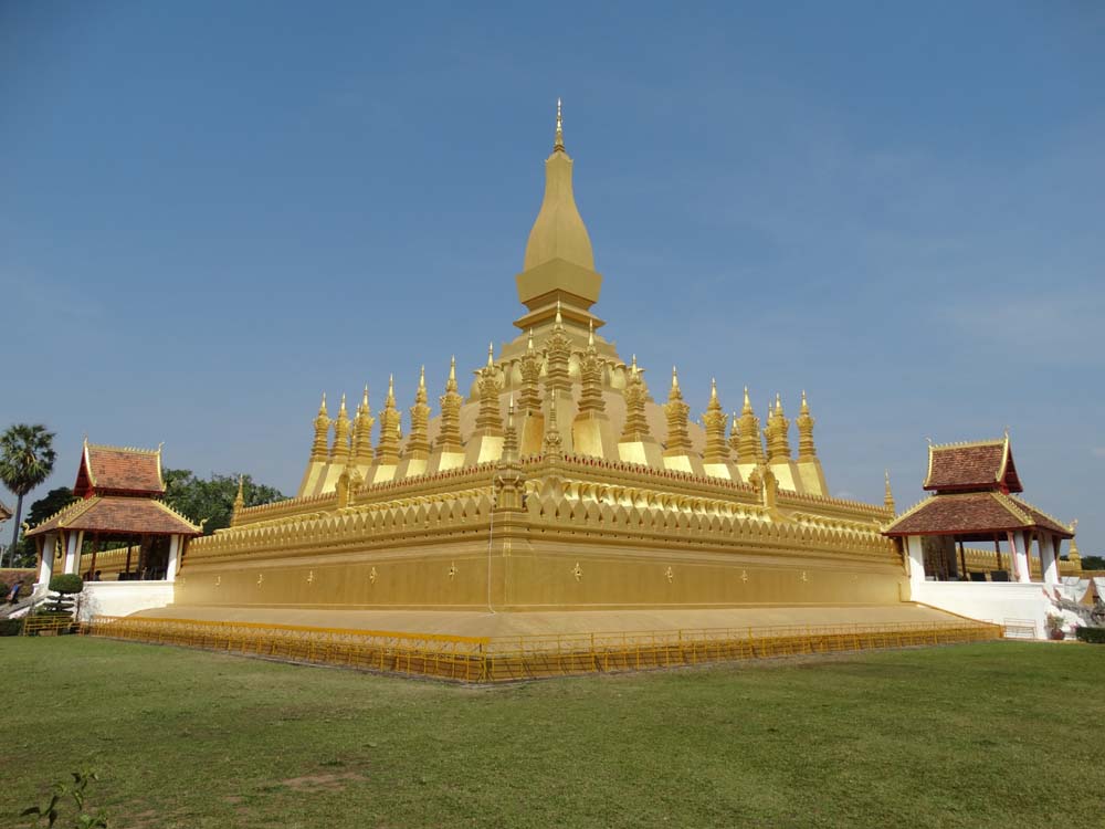 phathatluang stupa